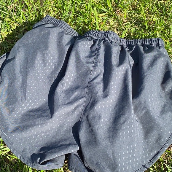 Nike Running Shorts - Picture 2 of 3
